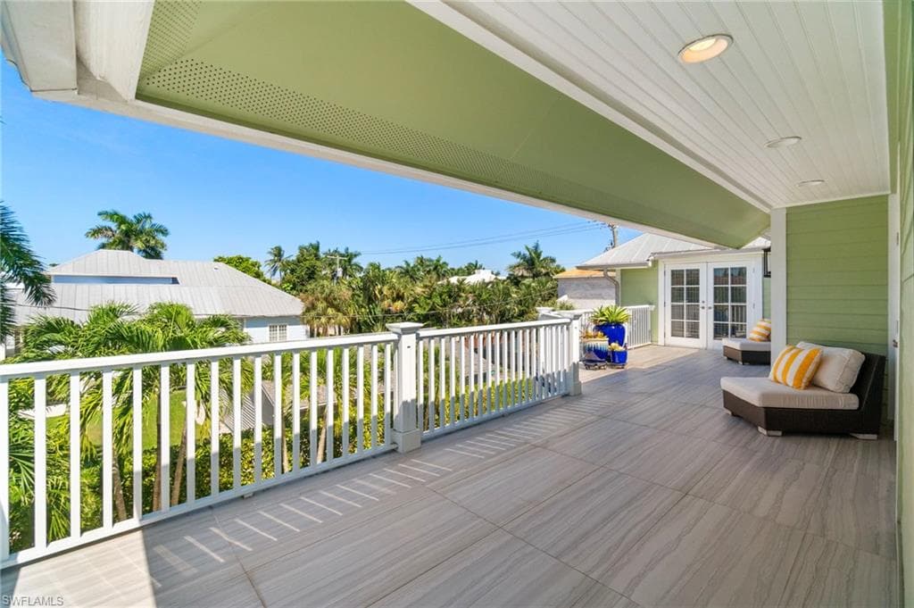 645 Broad Ave S, Naples, FL 34102-45