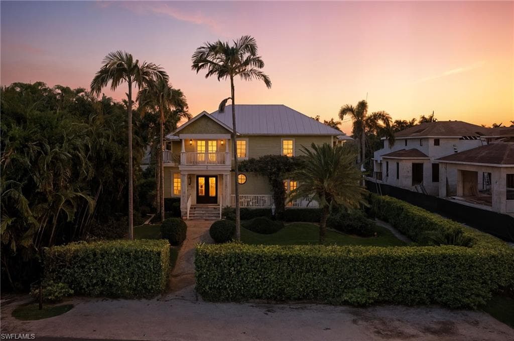 645 Broad Ave S, Naples, FL 34102-3