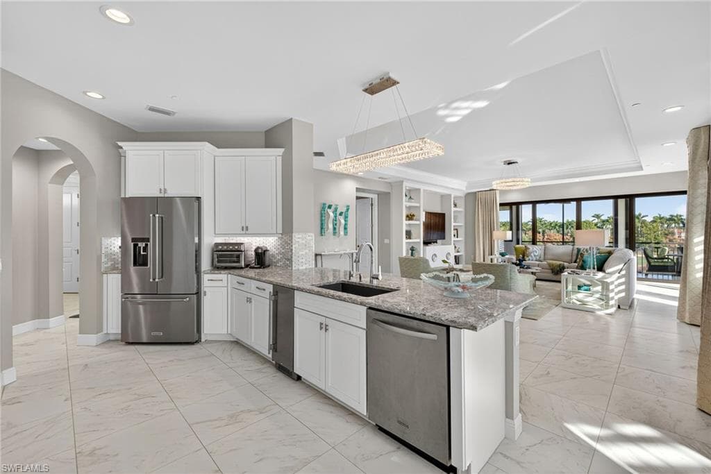 2555 Marquesa Royale Ln 202, Naples, FL 34109-10