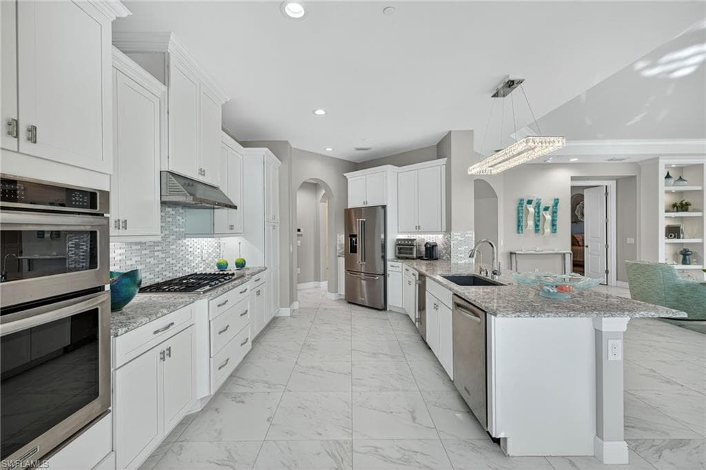 2555 Marquesa Royale Ln 202, Naples, FL 34109-11