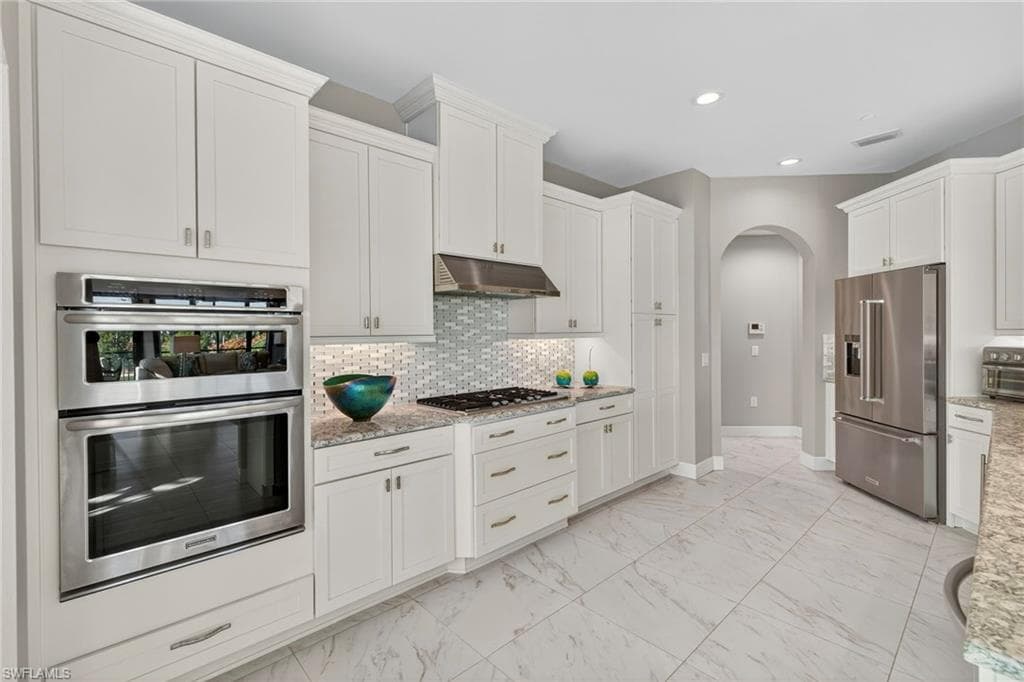 2555 Marquesa Royale Ln 202, Naples, FL 34109-12