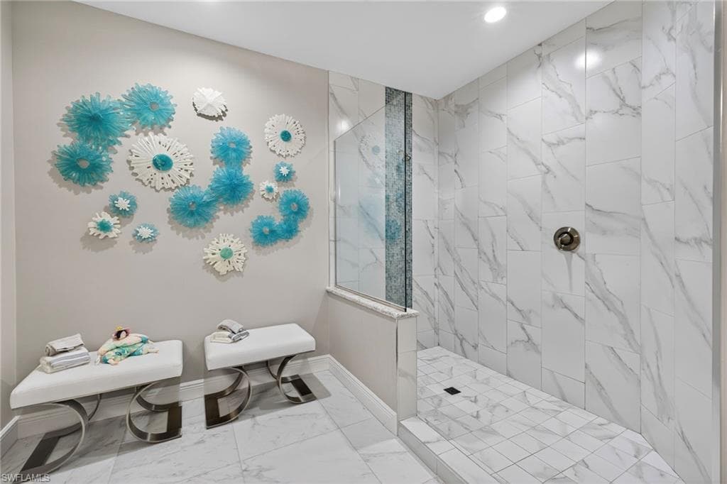 2555 Marquesa Royale Ln 202, Naples, FL 34109-17