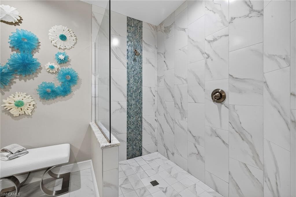 2555 Marquesa Royale Ln 202, Naples, FL 34109-18