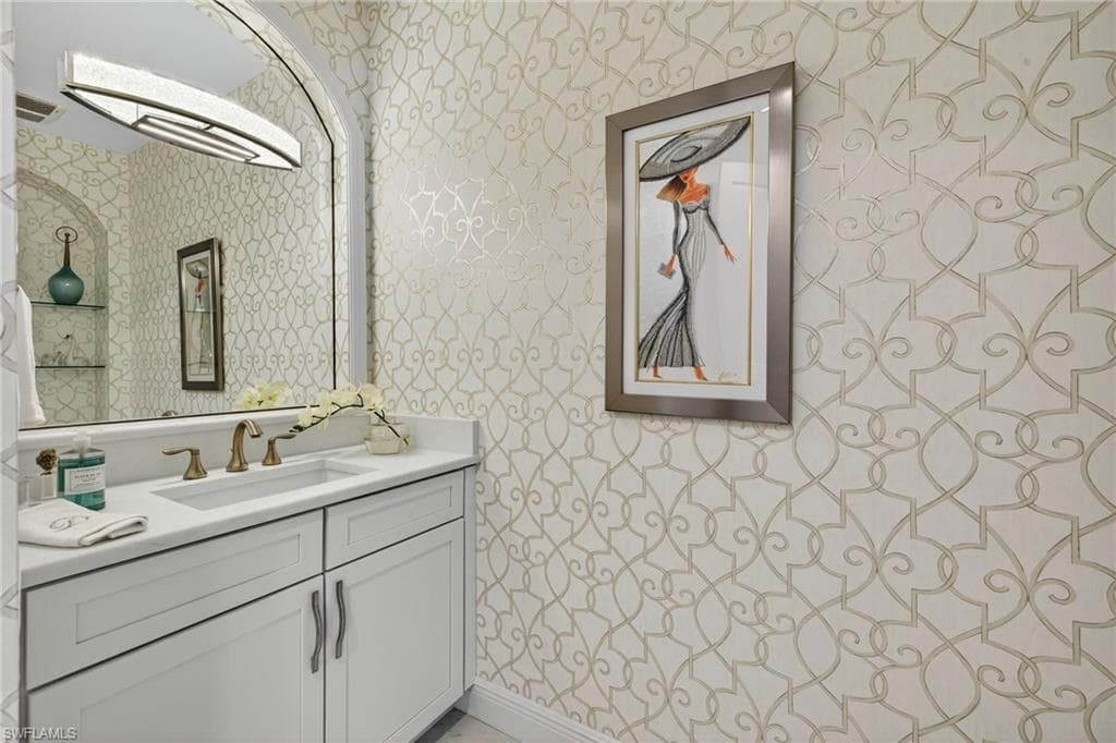 2555 Marquesa Royale Ln 202, Naples, FL 34109-28