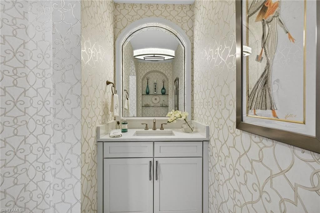 2555 Marquesa Royale Ln 202, Naples, FL 34109-29