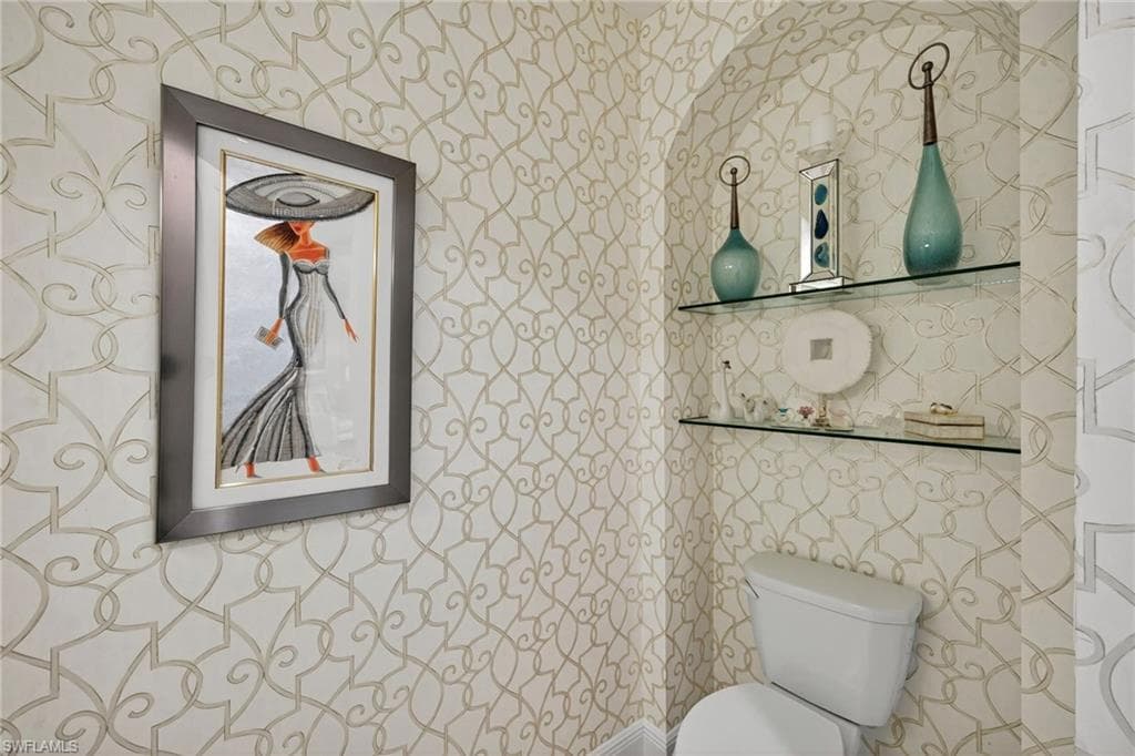 2555 Marquesa Royale Ln 202, Naples, FL 34109-30