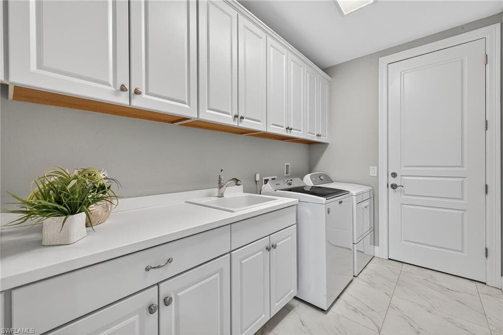 2555 Marquesa Royale Ln 202, Naples, FL 34109-32