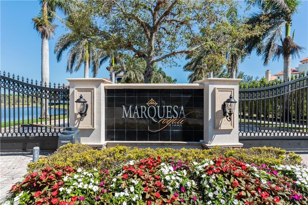 2555 Marquesa Royale Ln 202, Naples, FL 34109-37