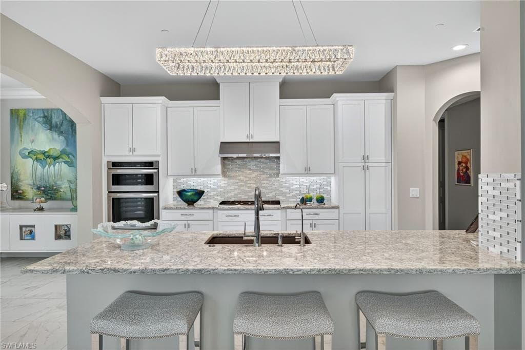 2555 Marquesa Royale Ln 202, Naples, FL 34109-4