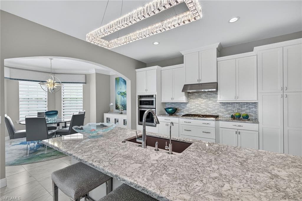 2555 Marquesa Royale Ln 202, Naples, FL 34109-5