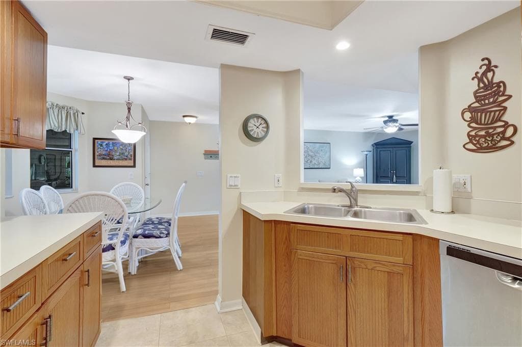 616 Wiggins Bay Dr C14, Naples, FL 34110-9