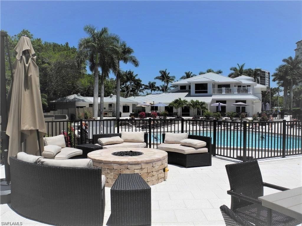 616 Wiggins Bay Dr C14, Naples, FL 34110-31