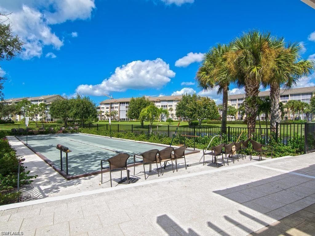 616 Wiggins Bay Dr C14, Naples, FL 34110-36