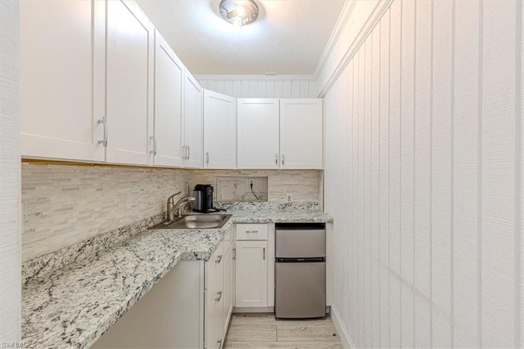 3618 Cottage Club Ln, Naples, FL 34105-11