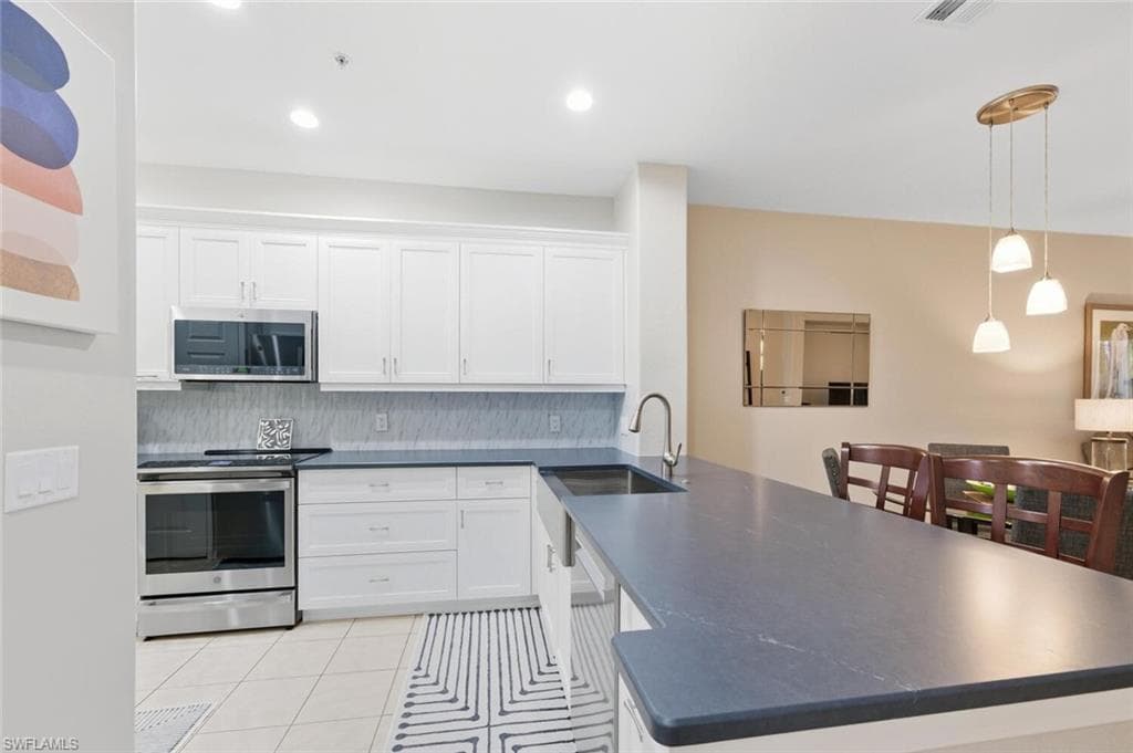 4864 Hampshire Ct 204, Naples, FL 34112-4