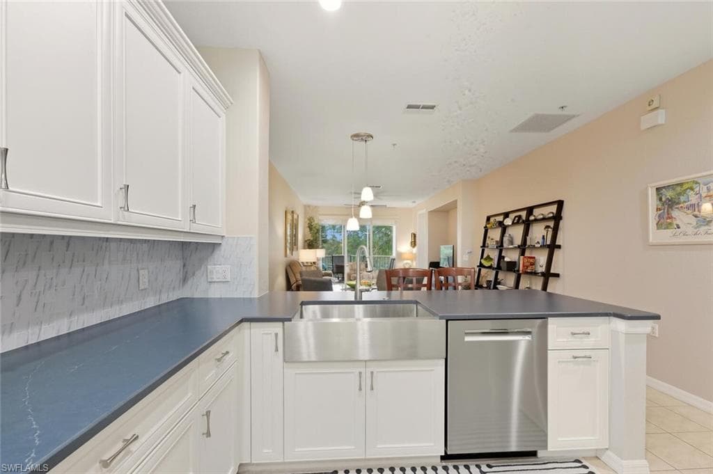 4864 Hampshire Ct 204, Naples, FL 34112-7