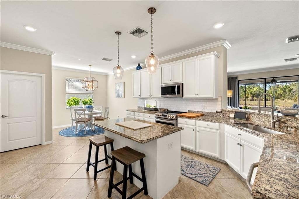 4698 Abaca Cir, Naples, FL 34119-12