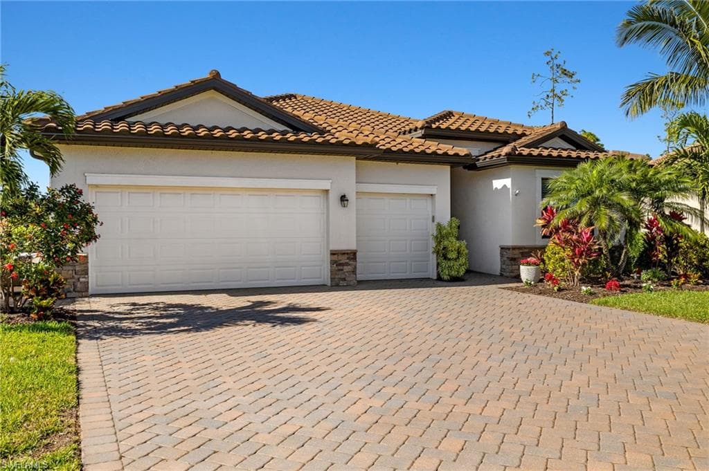 4698 Abaca Cir, Naples, FL 34119-6