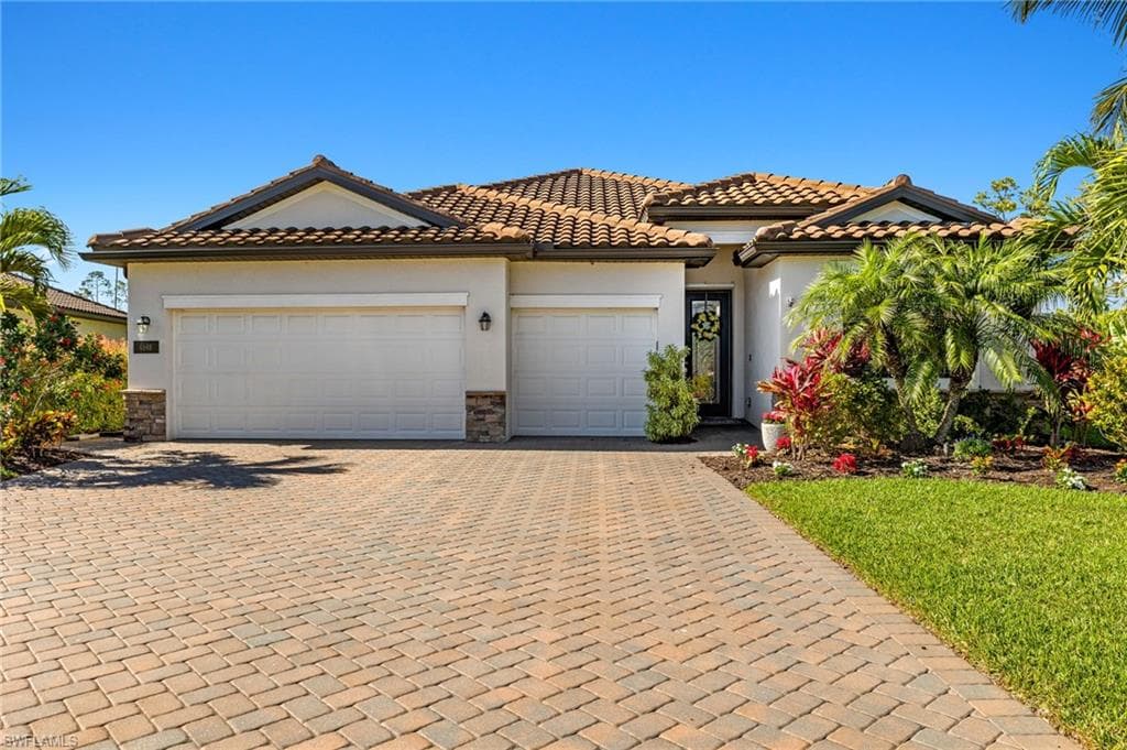 4698 Abaca Cir, Naples, FL 34119-7