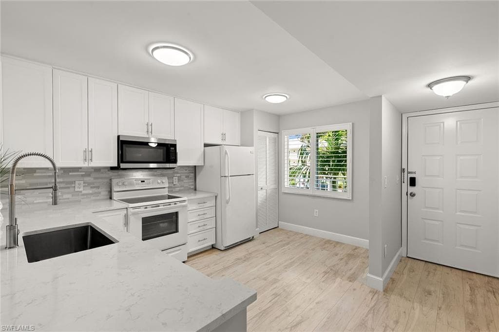 3071 Sandpiper Bay Cir L205, Naples, FL 34112-5