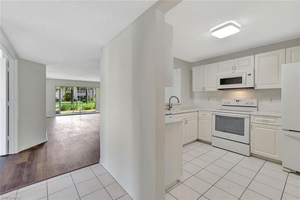 729 Landover Ct 101, Naples, FL 34104-5