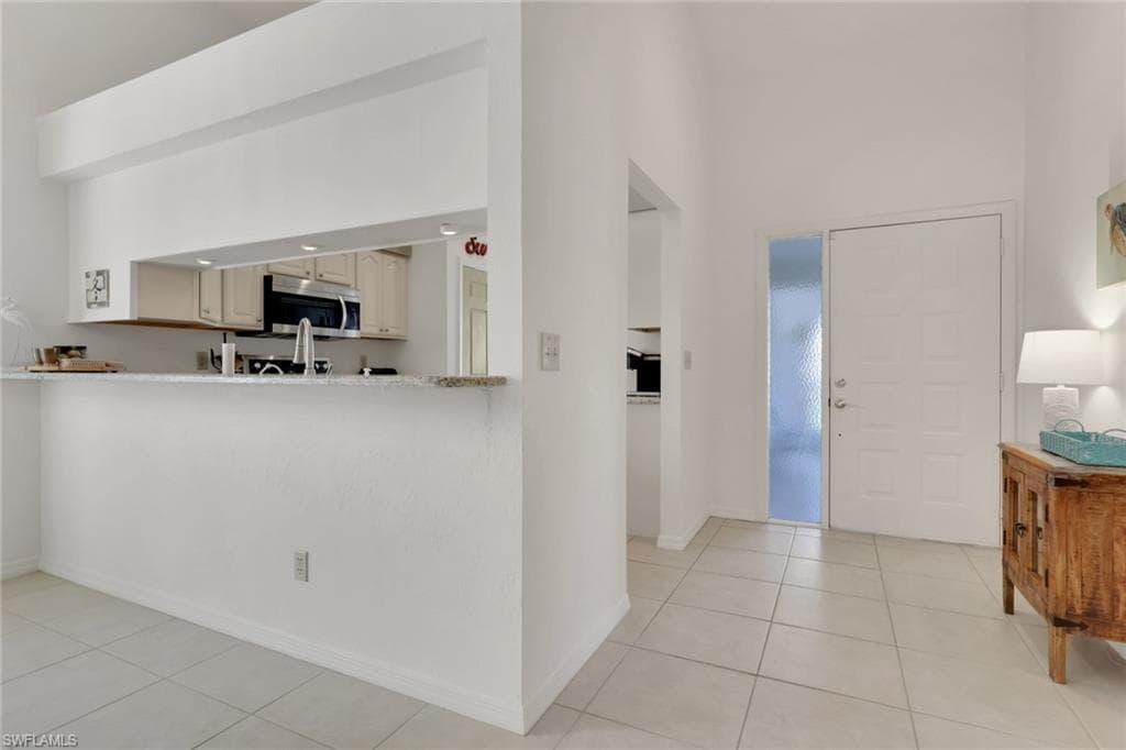 841 Kings Way, Naples, FL 34104-8