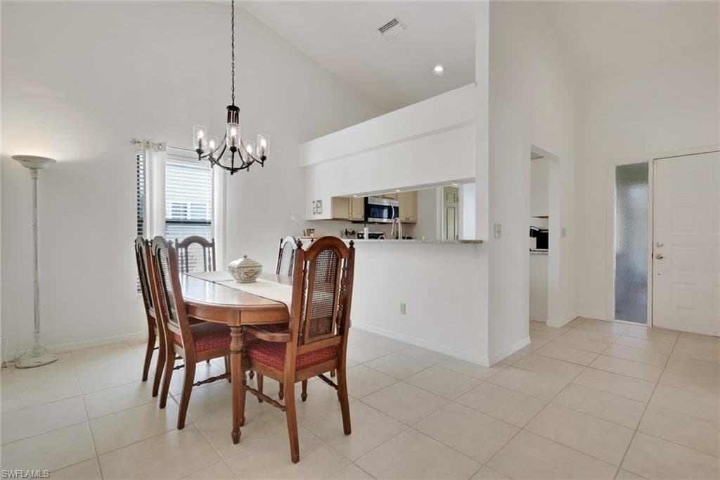 841 Kings Way, Naples, FL 34104-9