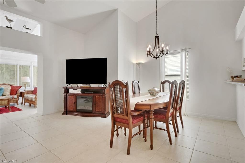 841 Kings Way, Naples, FL 34104-10