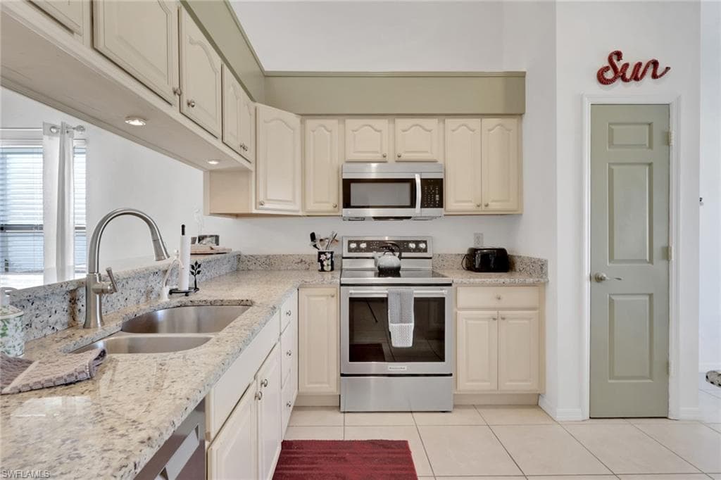 841 Kings Way, Naples, FL 34104-11