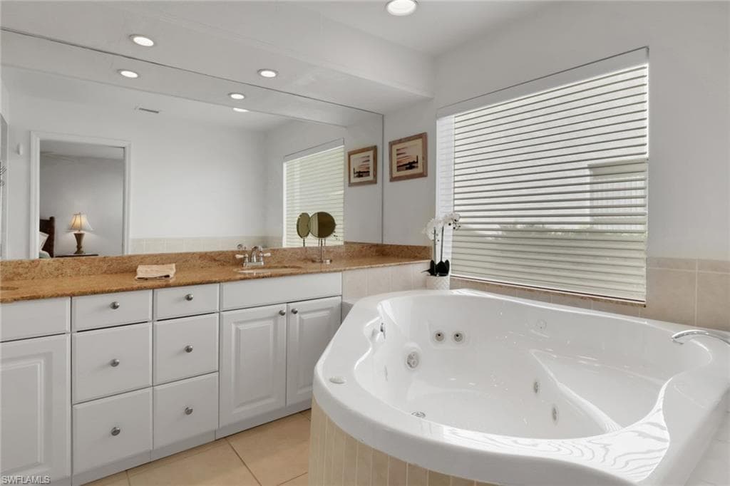 841 Kings Way, Naples, FL 34104-20