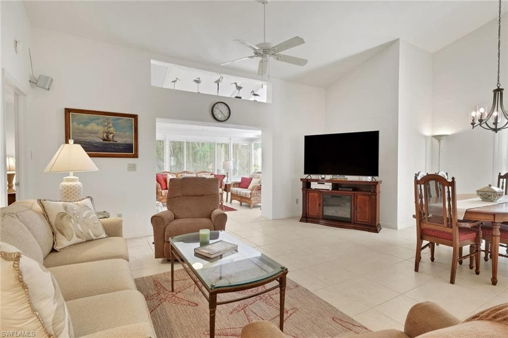 841 Kings Way, Naples, FL 34104-2