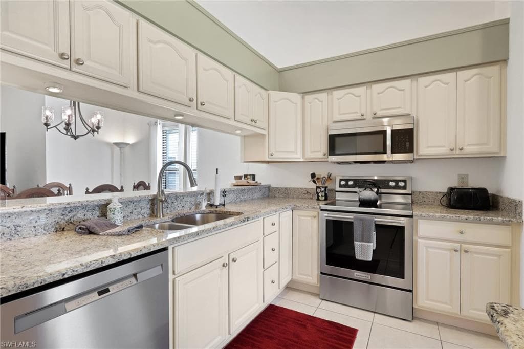 841 Kings Way, Naples, FL 34104-4