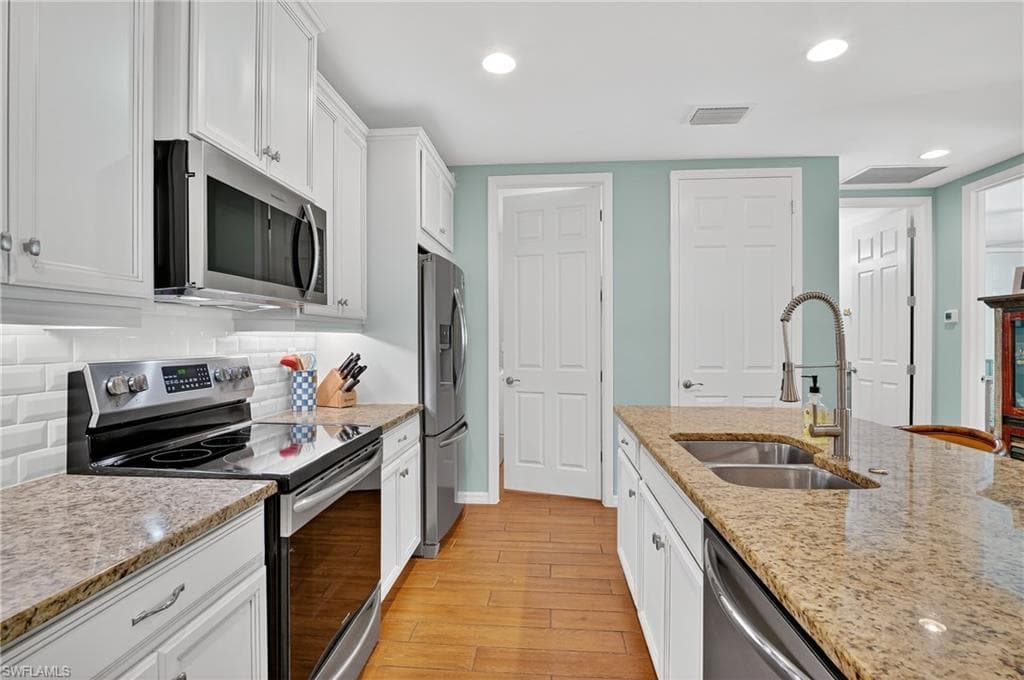 14891 Edgewater Cir, Naples, FL 34114-10