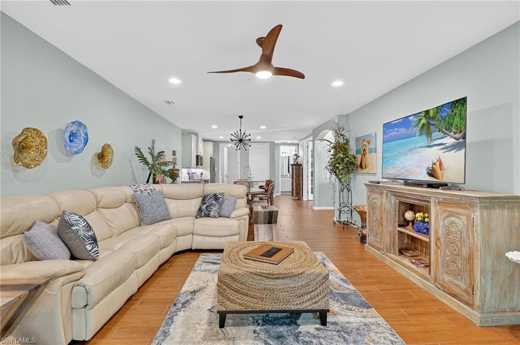 14891 Edgewater Cir, Naples, FL 34114-11