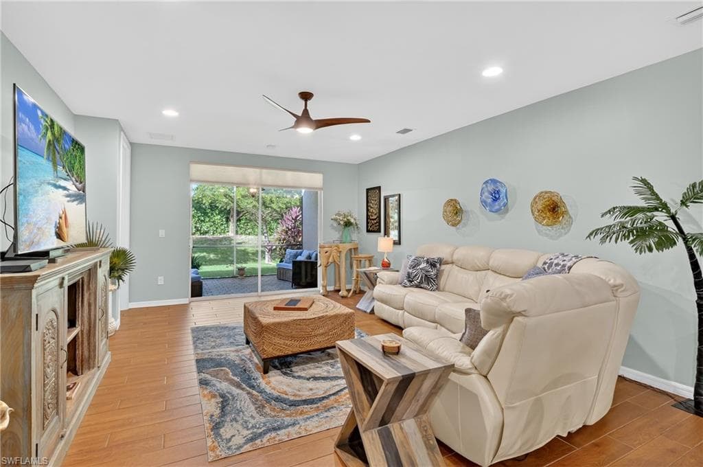 14891 Edgewater Cir, Naples, FL 34114-12