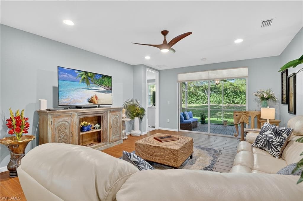 14891 Edgewater Cir, Naples, FL 34114-15