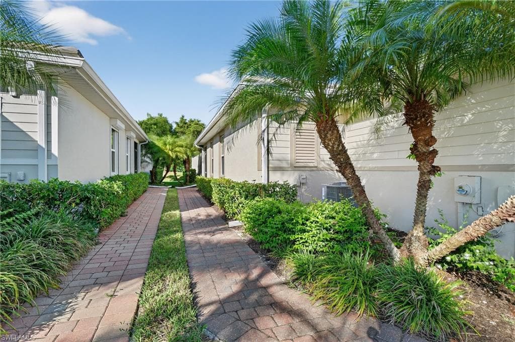 14891 Edgewater Cir, Naples, FL 34114-27