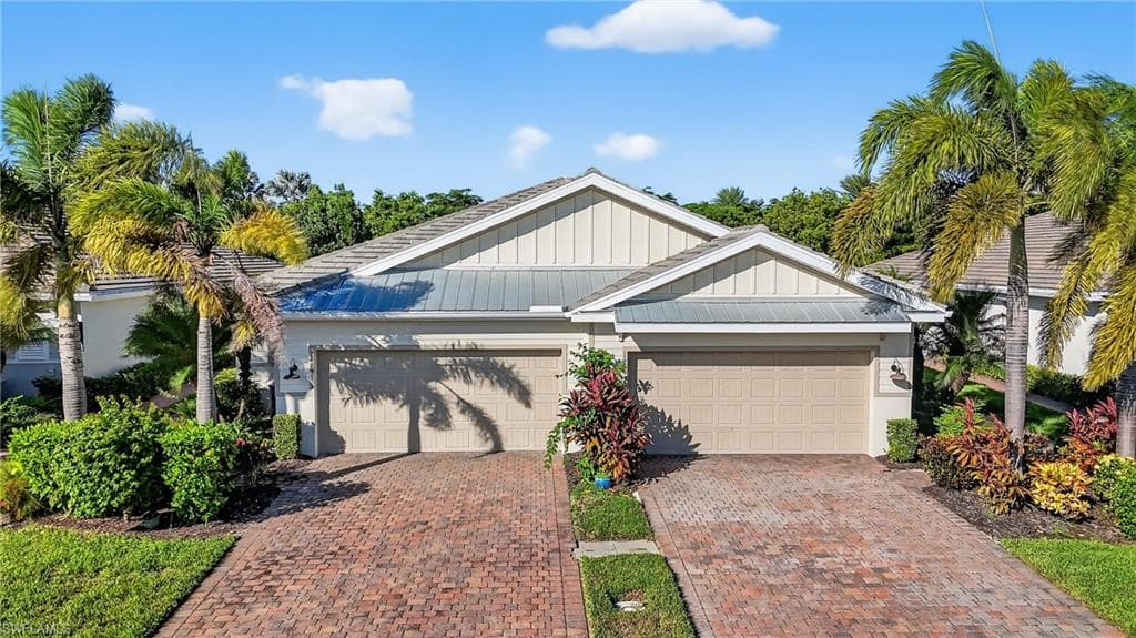 14891 Edgewater Cir, Naples, FL 34114-1