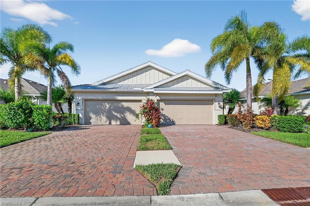 14891 Edgewater Cir, Naples, FL 34114-28