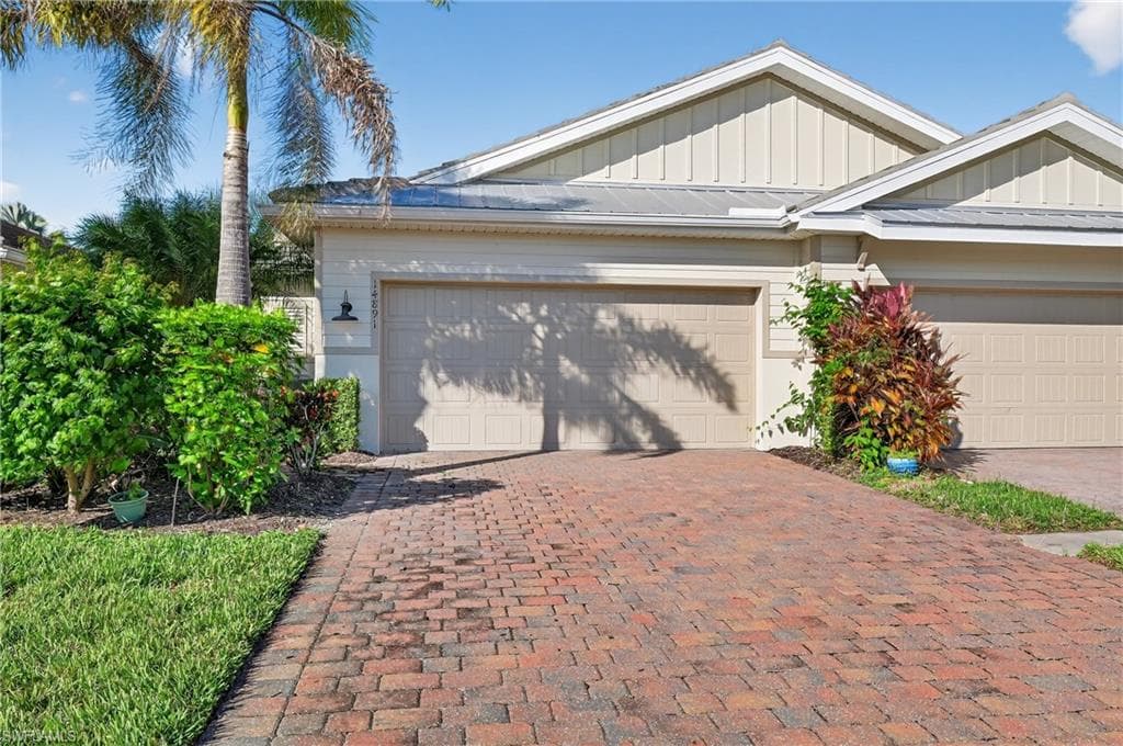 14891 Edgewater Cir, Naples, FL 34114-30