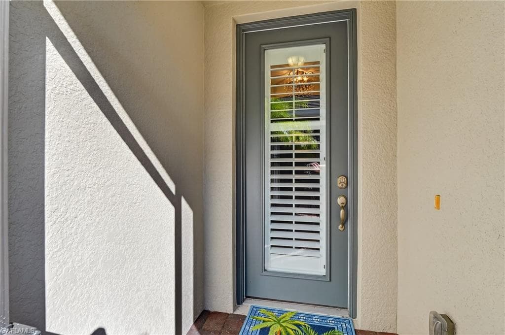 14891 Edgewater Cir, Naples, FL 34114-2