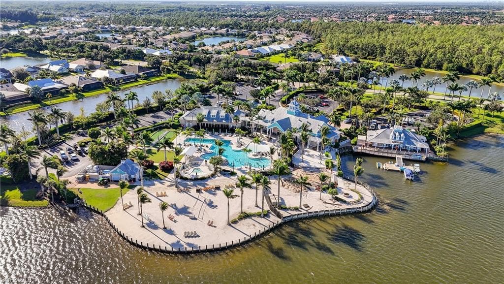 14891 Edgewater Cir, Naples, FL 34114-39