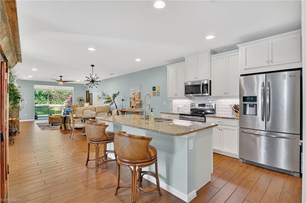 14891 Edgewater Cir, Naples, FL 34114-4