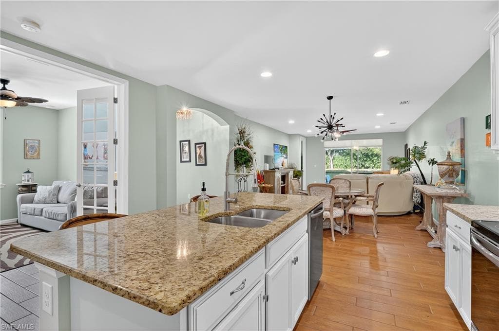 14891 Edgewater Cir, Naples, FL 34114-5