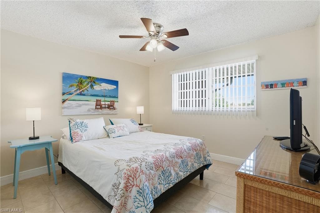 5435 Rattlesnake Hamm Rd E-304, Naples, FL 34113-8