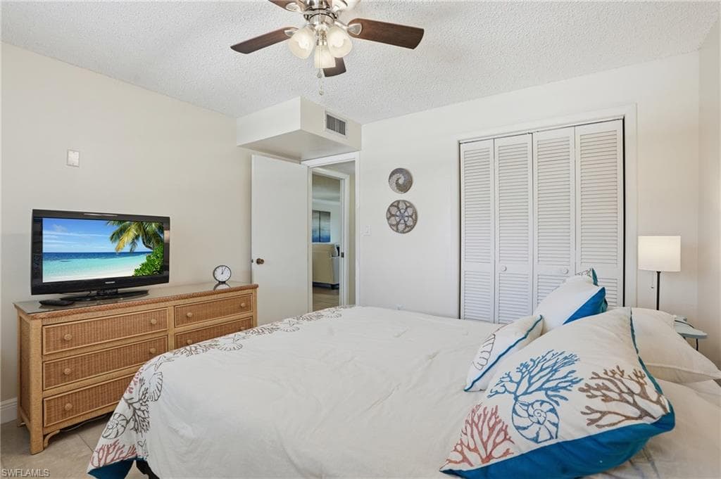 5435 Rattlesnake Hamm Rd E-304, Naples, FL 34113-9