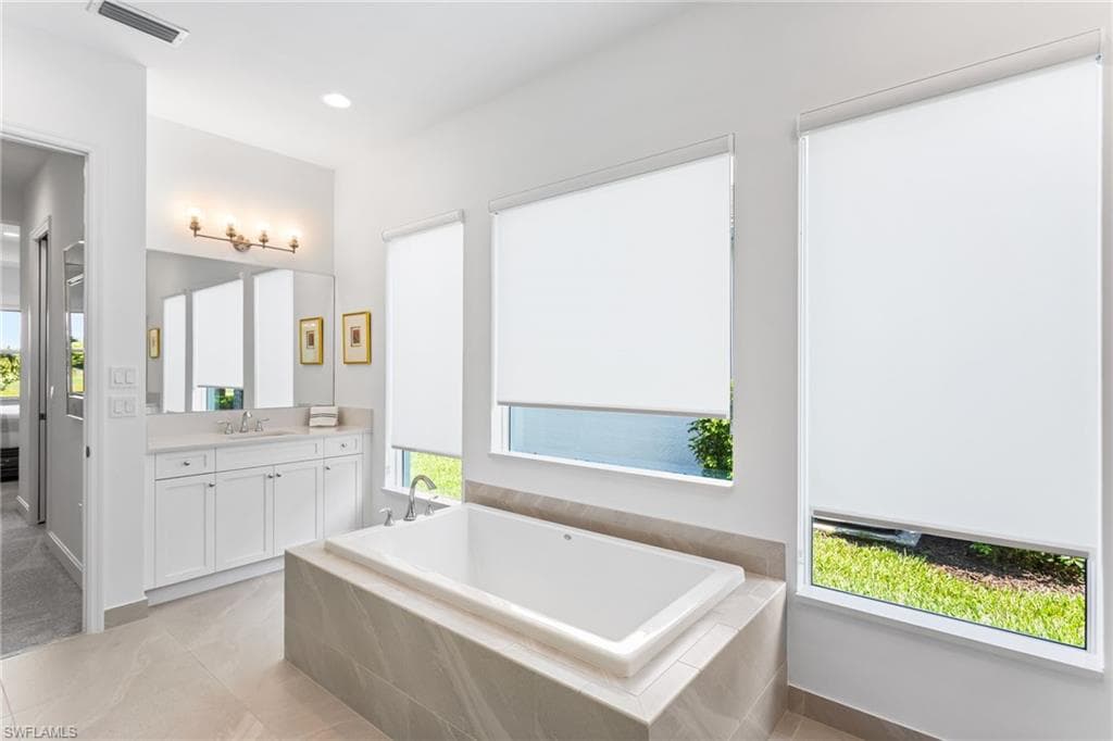 11813 Drake Ln, Naples, FL 34120-21