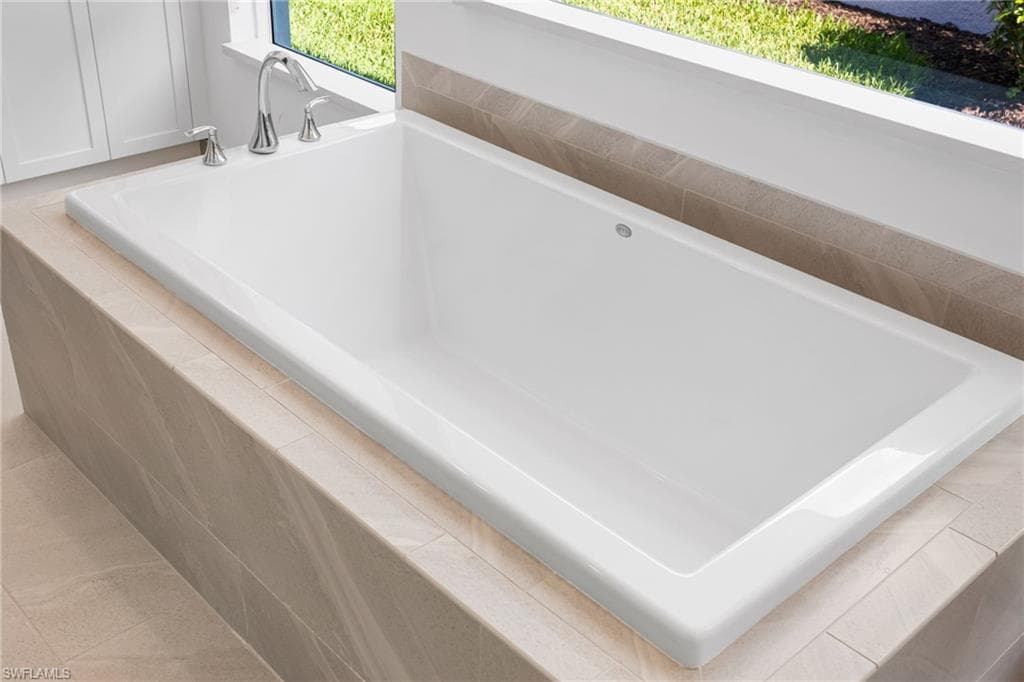 11813 Drake Ln, Naples, FL 34120-22