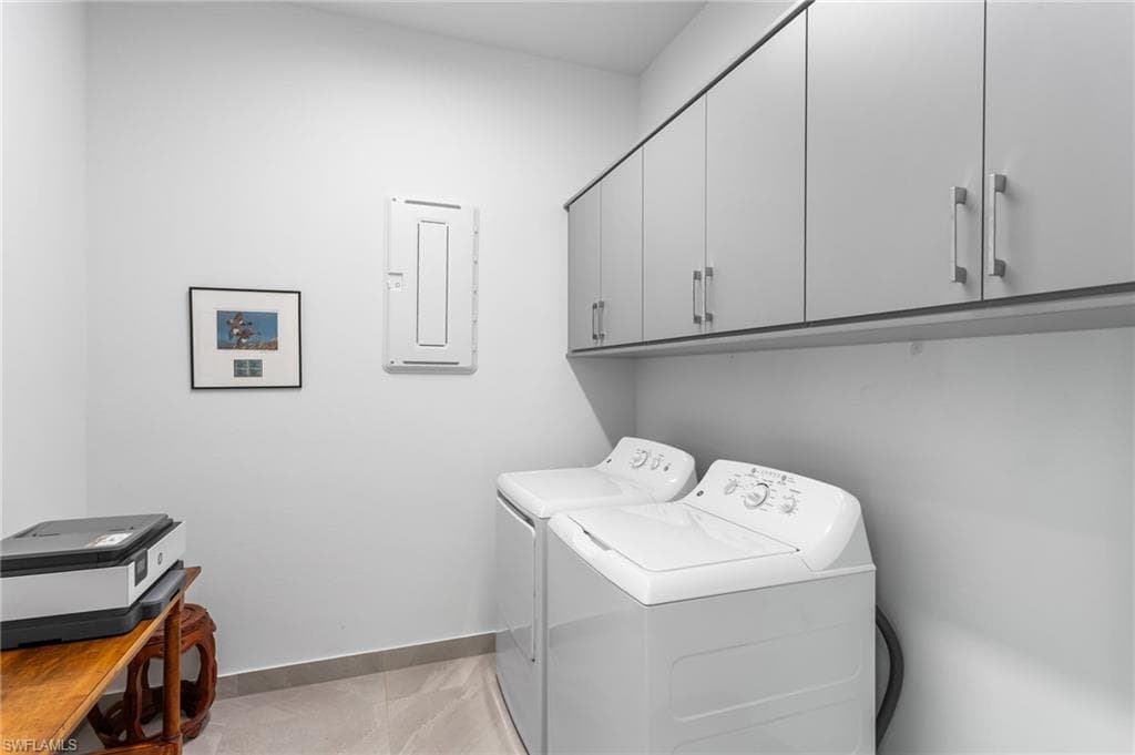 11813 Drake Ln, Naples, FL 34120-33