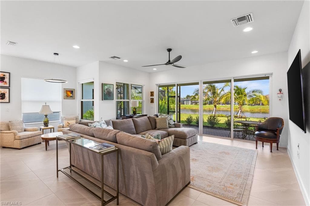 11813 Drake Ln, Naples, FL 34120-3